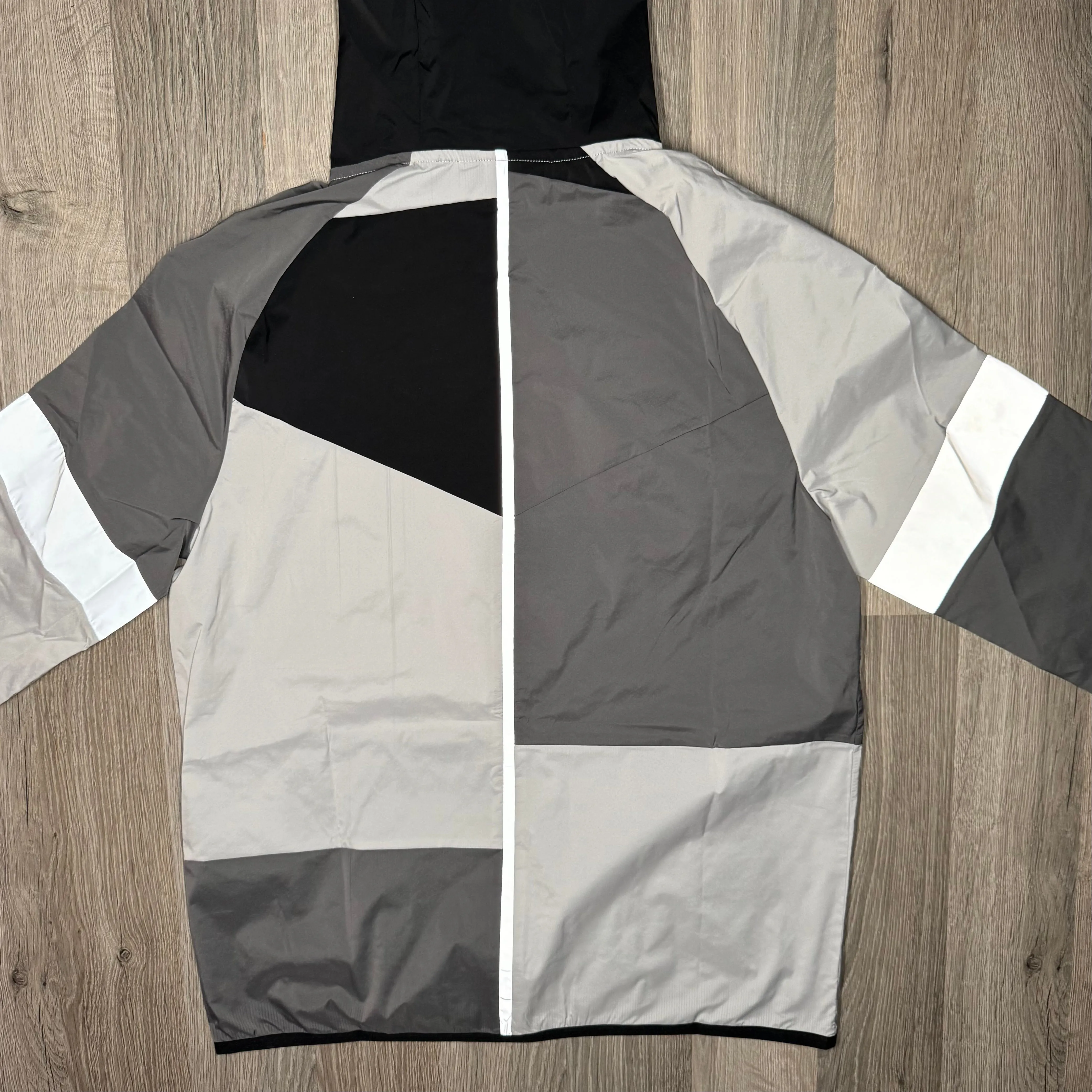 GRIID Panel Windrunner Grey