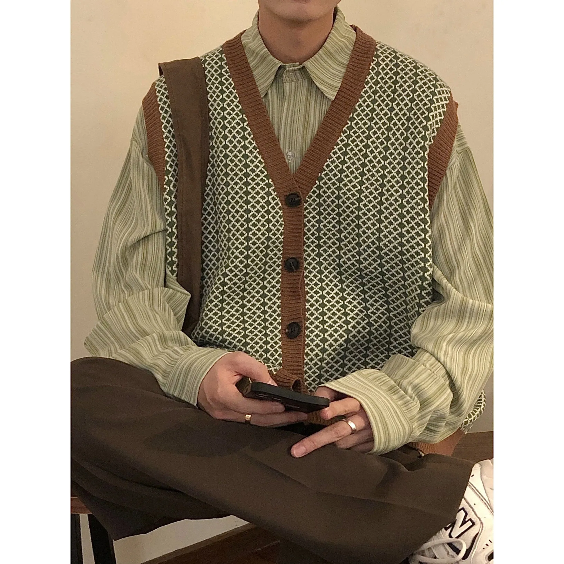 Riolio guys clothing styles Autumn and Winter Loose American Fashion All-Matching Brown Vintage Knitted Cardigan Vest Sweater Vest Men's Japanese Style