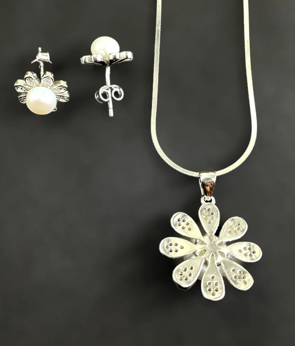 The Amanda Silver Pearl Pendant Set