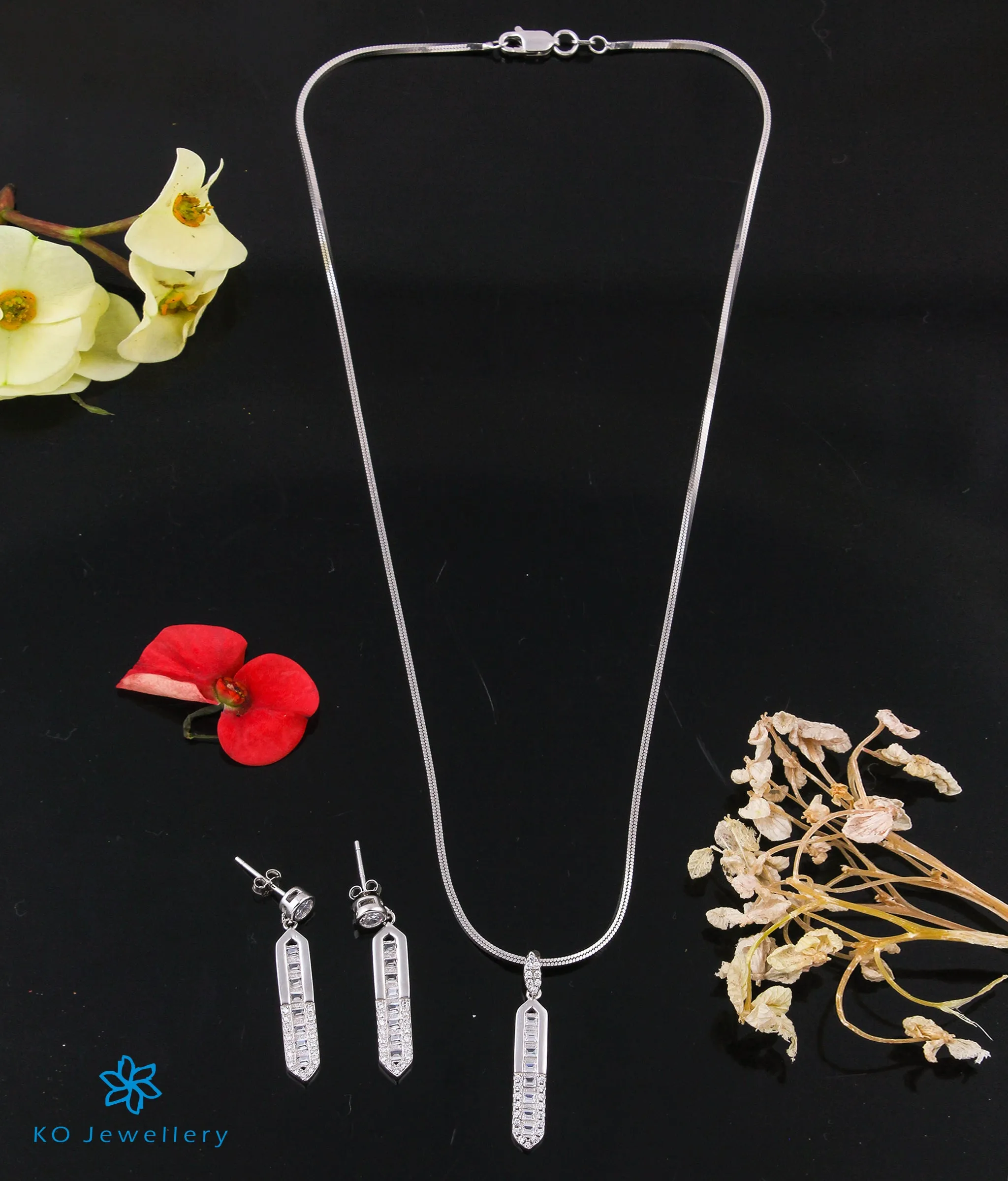 The Aster Silver Pendant Set