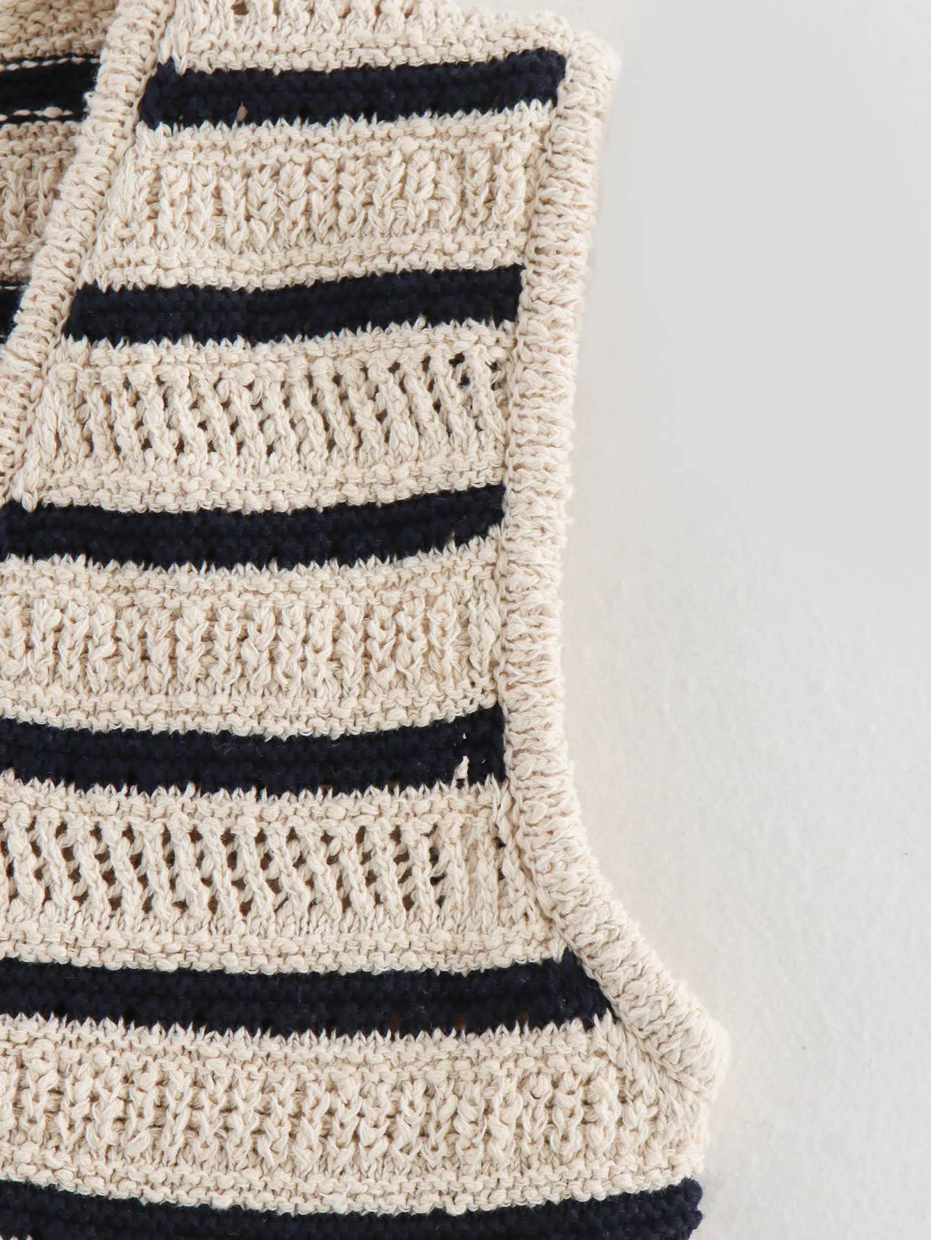 V-neck striped knitted Cardigan vest