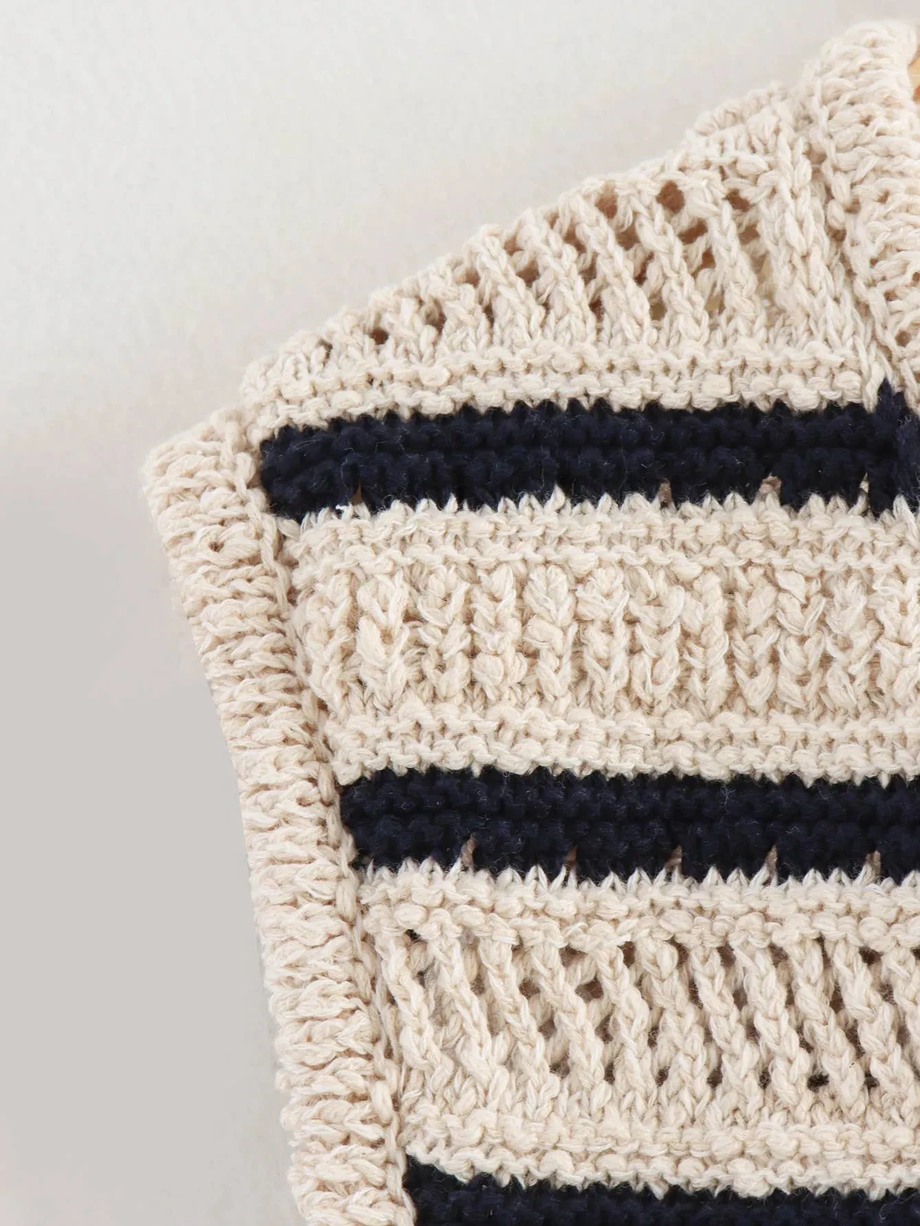 V-neck striped knitted Cardigan vest